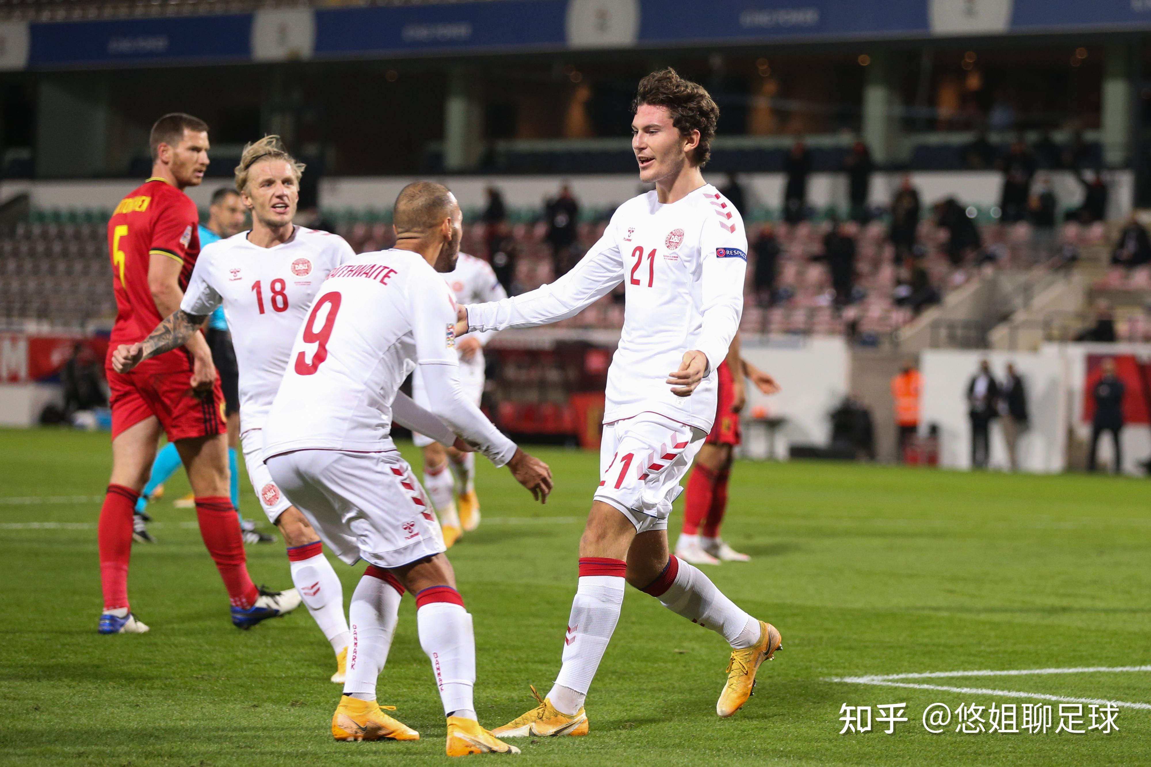 英格兰队迎战丹麦，展现出色团队配合(英格兰队迎战丹麦,展现出色团队配合的精神)