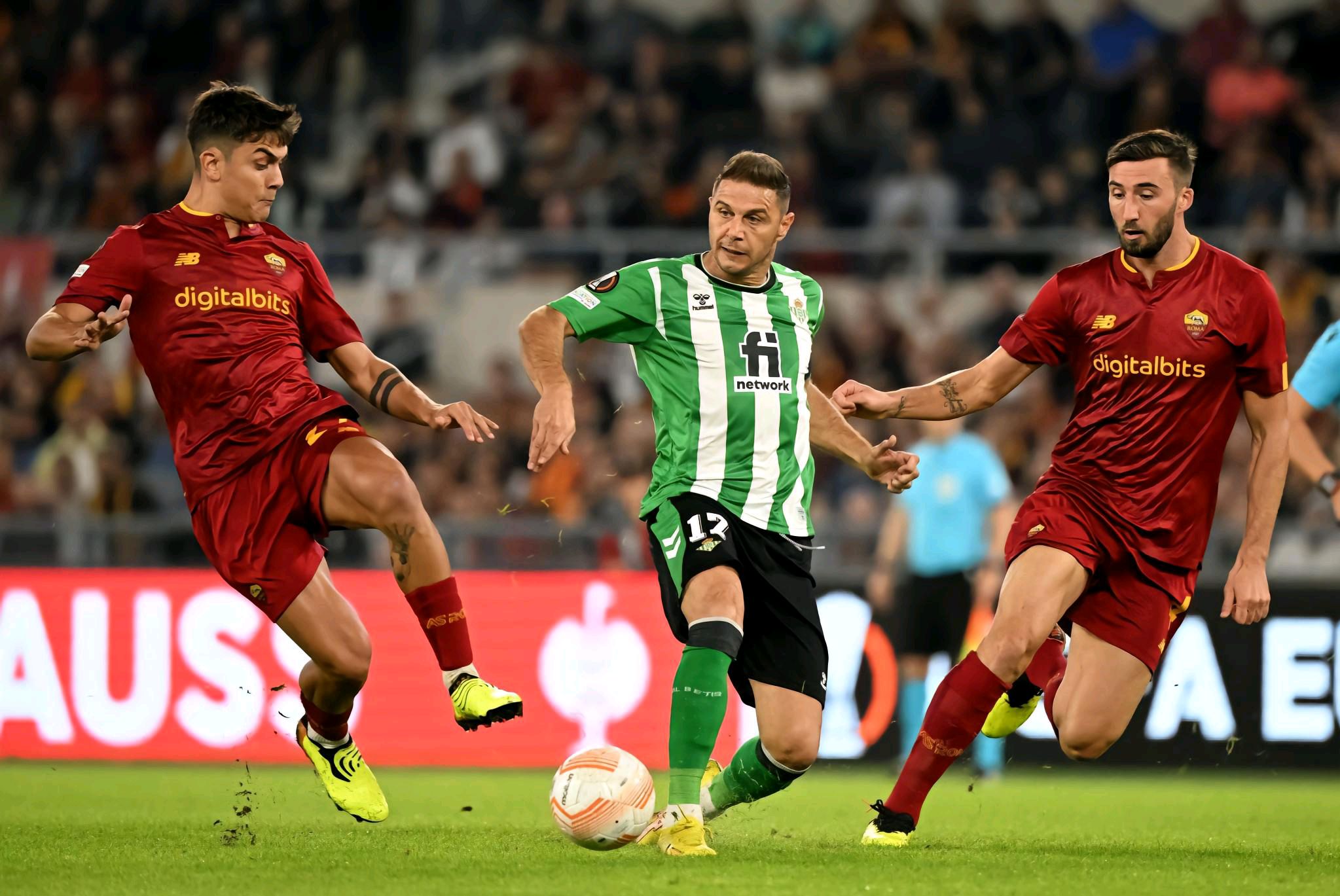 包含弗赖堡惊险逆转，保住主场不败纪录的词条